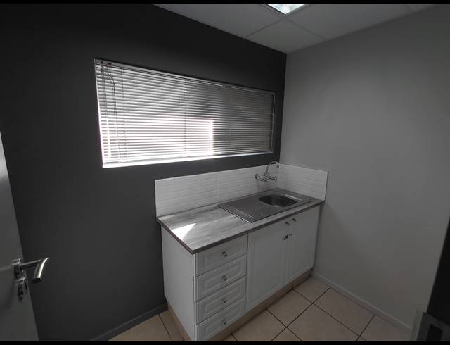248M² OFFICE TO LET IN KYALAMI